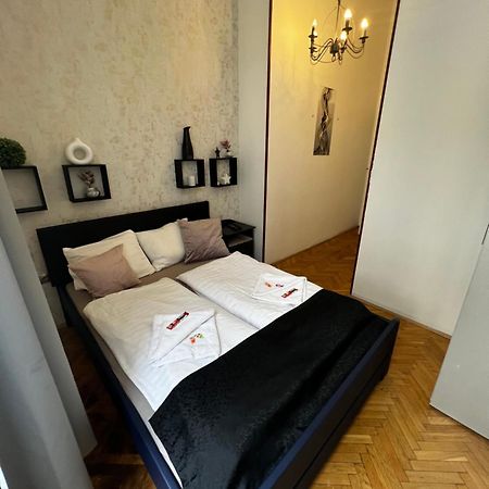 Spring Roses Downtown Boutique Hotel Budapeste Exterior foto