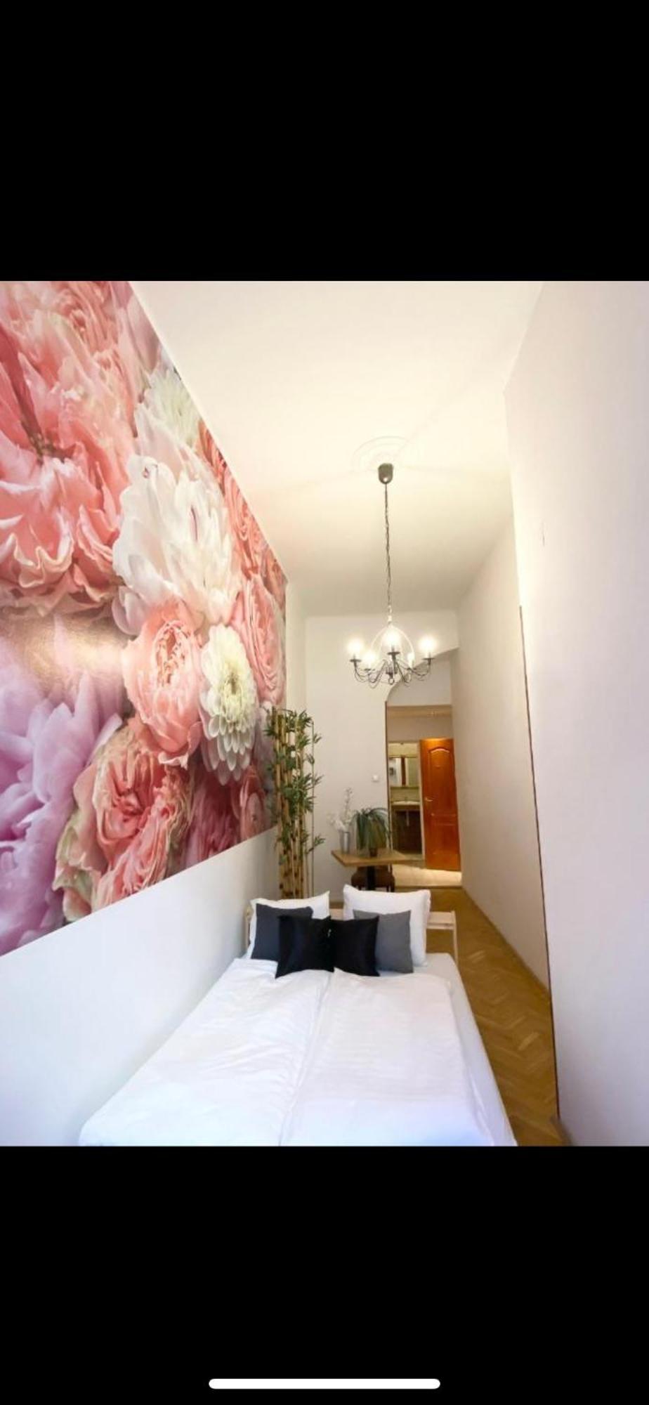 Spring Roses Downtown Boutique Hotel Budapeste Exterior foto